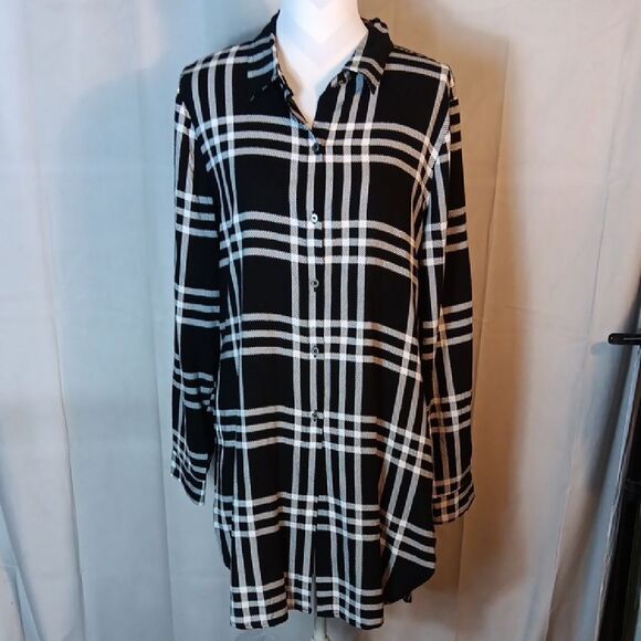 Black and White Plaid Button-Up Oversized Shirt - Picture 1 of 9
